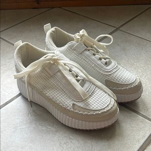 Jessica Carlyle Cream Shoes